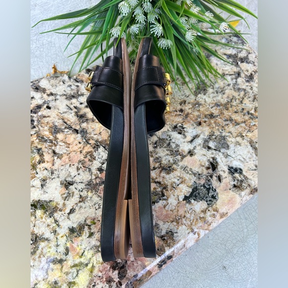 Veronica Beard ENI black Chain-Trimmed Leather Slides Gold hardware 5.5 - Picture 5 of 16